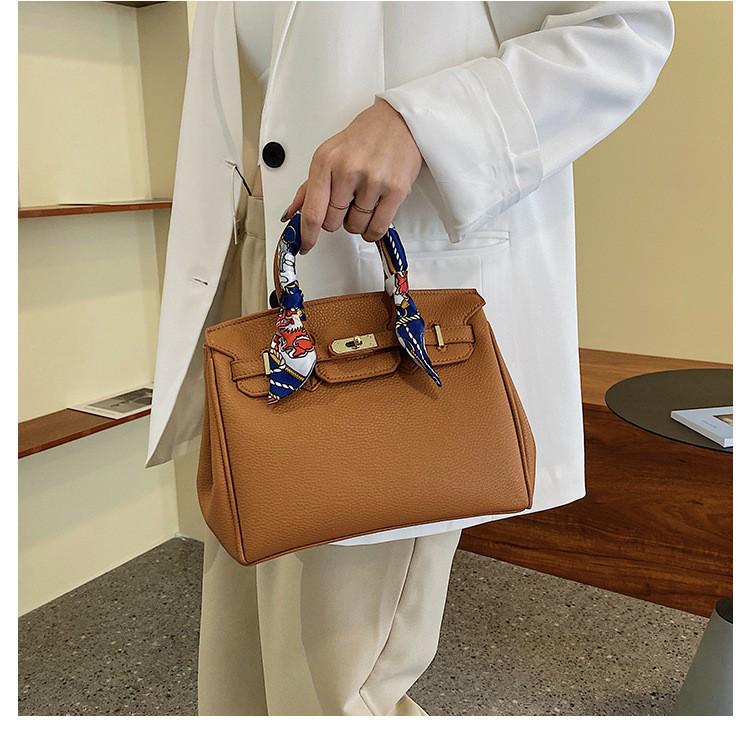 Large Kelly Bag: Retro European-American Light Luxury Women's Crossbody Handbag