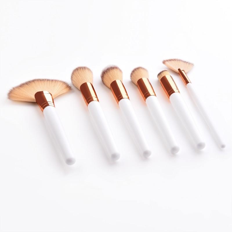 Elegant Fan Cosmetic Brush For Detailed Makeup Application Everyday Makeup Essential Full Coverage Concealer Brush