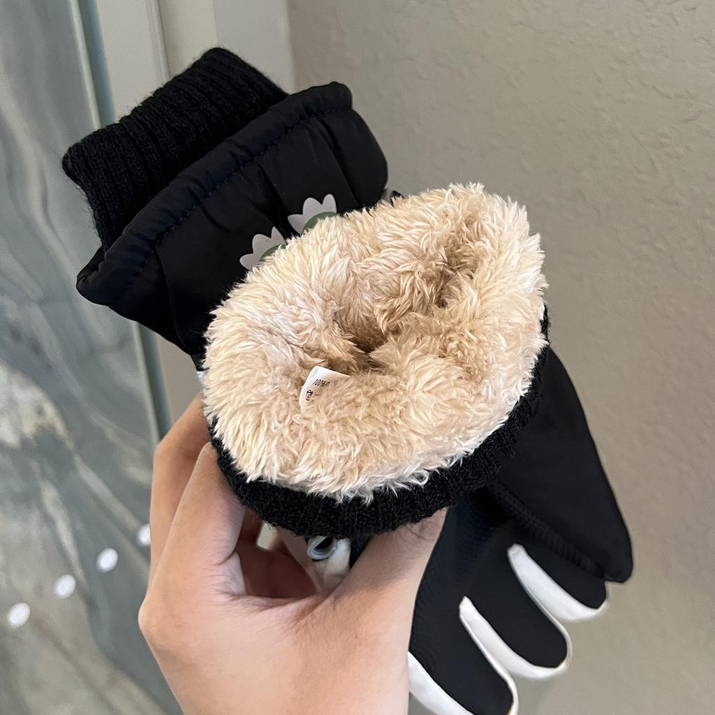 Mănușile de schi sunt călduroase și groase ca de catifea în iarnă, cu dinozauri mici drăguți pentru băieți și fete. Impermeabile și rezistente la vânt pentru echitație cu cinci degete.