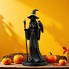 Figurka čarodějnice na Halloween s černým rouchem a zlatou holí Gotická domácí dekorace Socha vrány Pro strašidelnou sváteční výzdobu