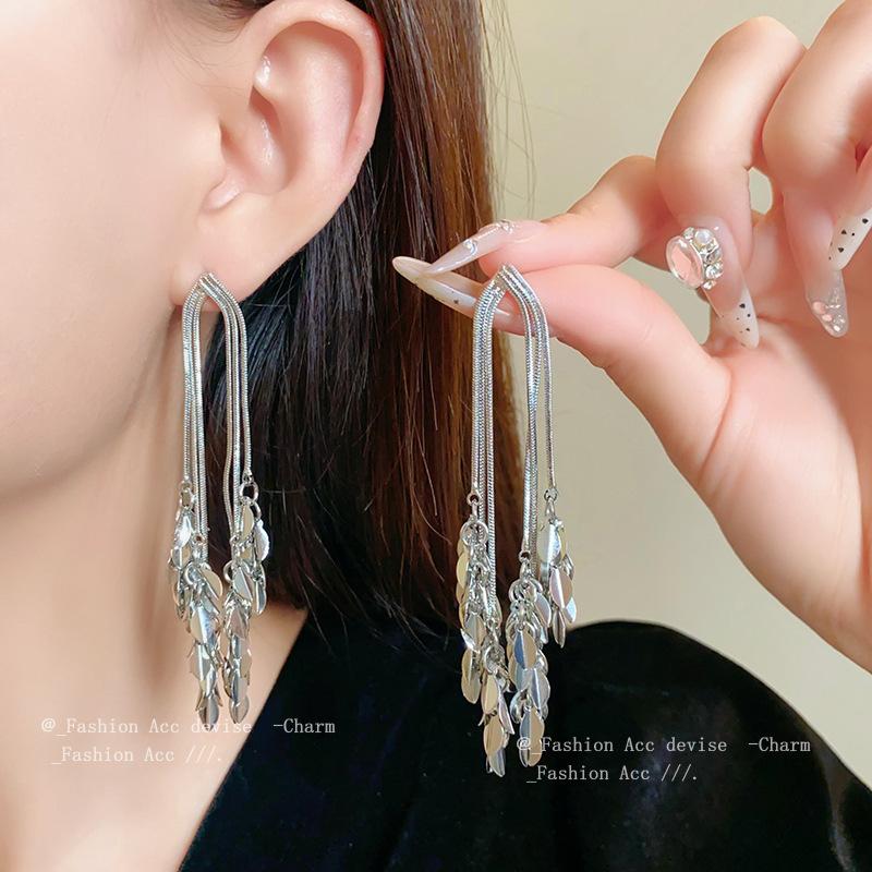 Silver needle light luxury leaf wheat ear fringed earrings European and American high-end earrings fashion niche temperament earrings women