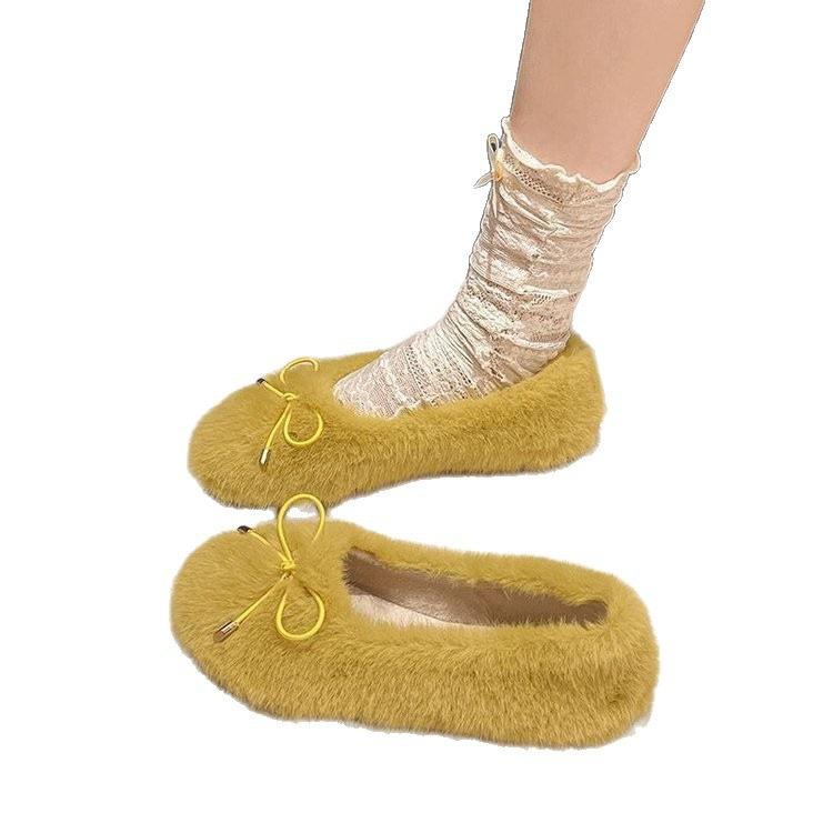 Flat-soled fluffy shoes are worn outside, autumn and winter new soft-soled cotton shoes, velvet gentle fairy wind Doudou shoes