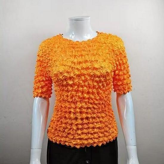 Plissiertes Ananas-Hemd von Miyake: Zerknittertes Blasendesign, magische kurze Ärmel, einfarbig, lockere Passform, Einheitsgröße, dreidimensional.