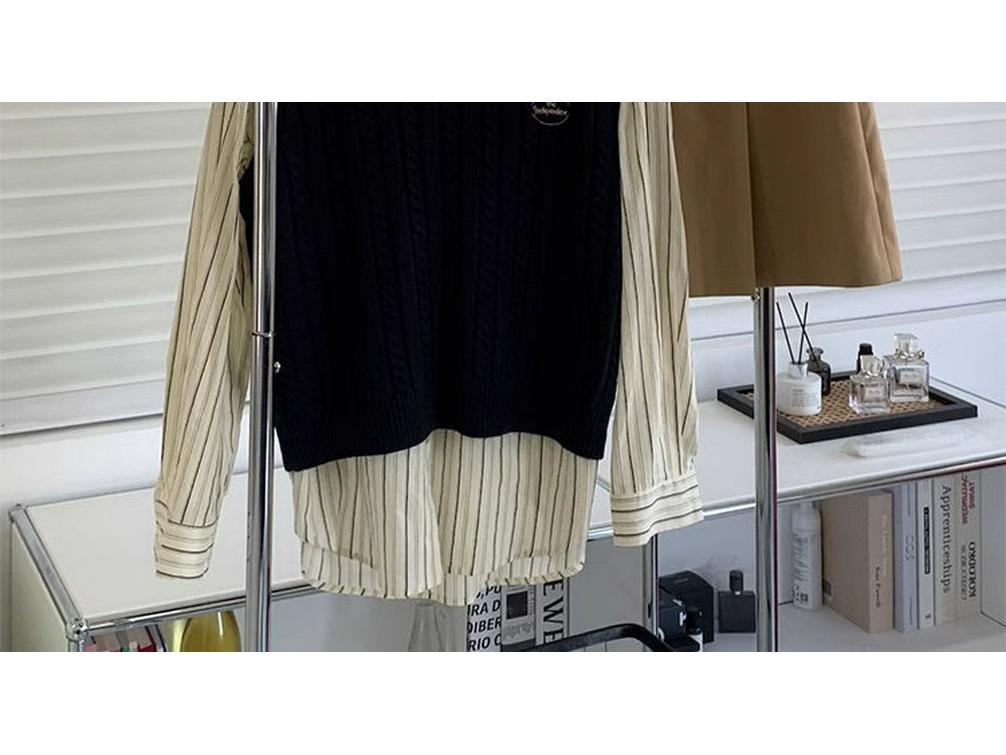 Women's College-Style Cable Knit V-Neck Embroidered Layering Vest