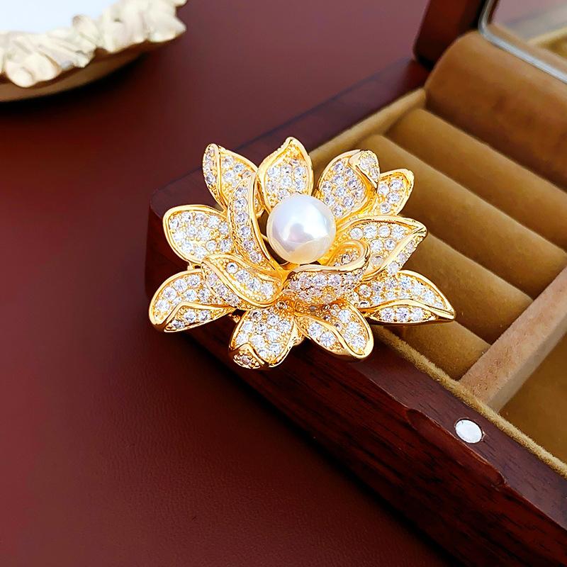 

SKEDS Ladies Exquisite Crystal Brooch Rhinestone Flower Pin Elegant Jewelry for Dresses Coats Hats and Bag Accessories