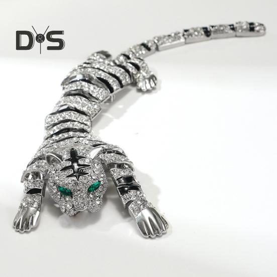 Spilla Spilla Strass Lucidi Intarsiati Forma di Tigre Distintivo Antiruggine Leggero Pieghevole Spilla Tigre Accessori Moda