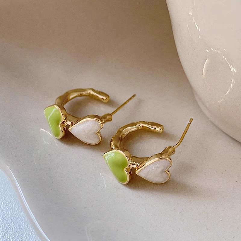 Women's Fresh Green Heart Stud Earrings - Simple, Trendy Design for Versatile Fashion Accessories