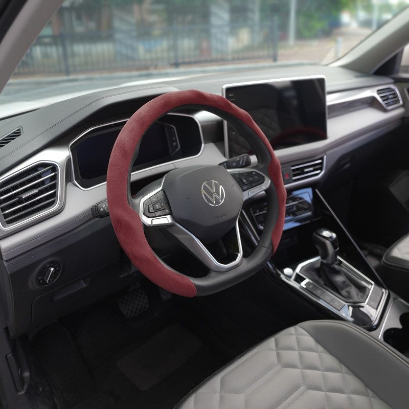 

Winter Suede Leather Steering Wheel Cover, Ultra-Thin Half-Wrap, Non-Slip, Sweat-Absorbent, High-End Feel, Card-Style Handle Cover for Women Non-Freezing Suede [Burgundy] 4D