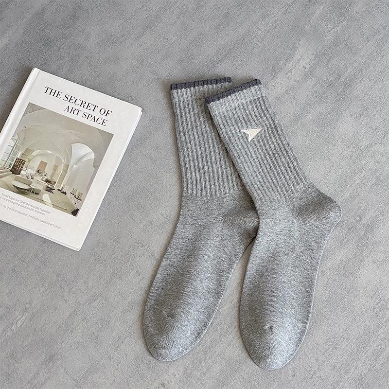 

Мужские весенне-летние полосатые носки до середины икры в корейском стиле - серые/белые хлопковые, модные и универсальные One Size