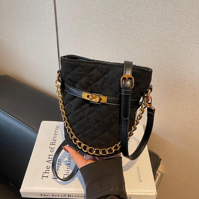 Ladies' Crossbody Bag with Leather Velvet, Diamond Grid Embroidery Thread, Chain Decoration, Small Bucket Bag, Versatile Single Shoulder Crossbody Bag