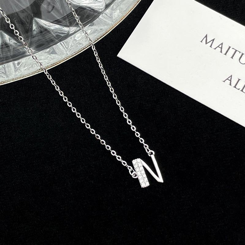 

Серебряное ожерелье с буквами алфавита Banyan Tree S925: Женская летняя бриллиантовая подвеска с 26 английскими буквами, элегантный дизайн. NS1000 N