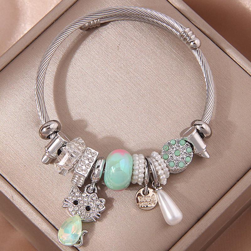 Stylish Diamond Cat Pendant and Multi-Element Bracelet Set светло-зеленый