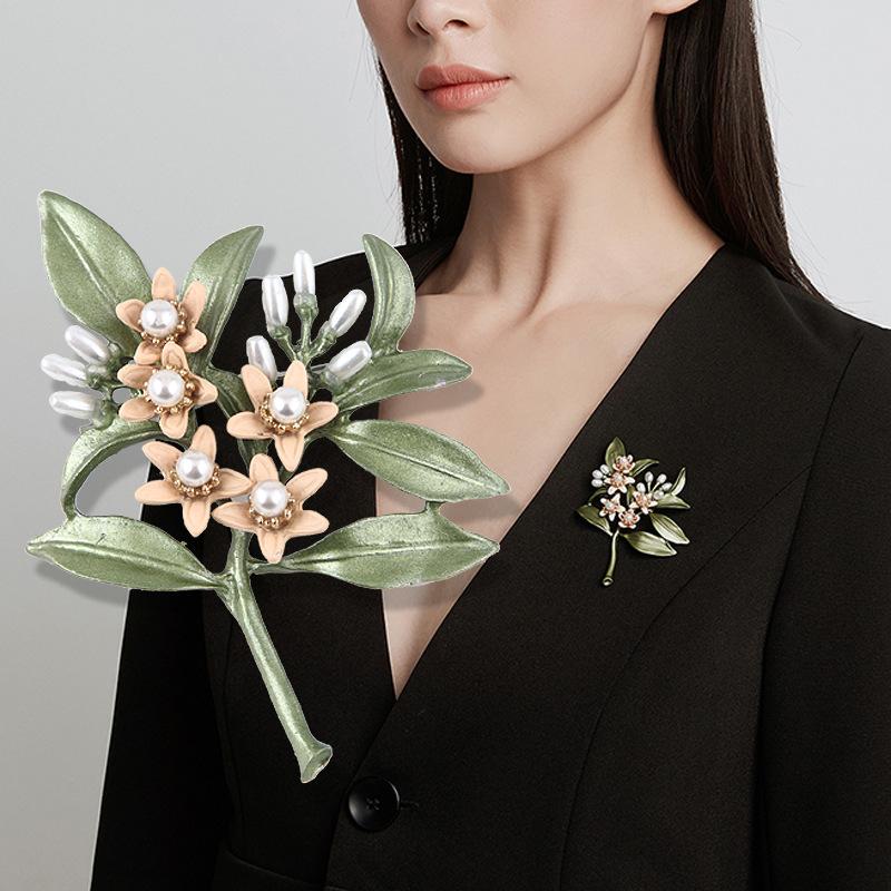 Pearl Brooch Ins Tide Personalized Pin for Women's Autumn Winter Luxury Jumper Suit Accessory Corsage Exquisite Long-Lasting Color Gift Jewelry