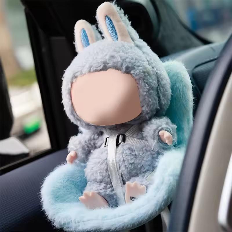 Auto Puppe Kindersitz für Labubu Cartoon Stuhl Modell Autositz Auslass Deko