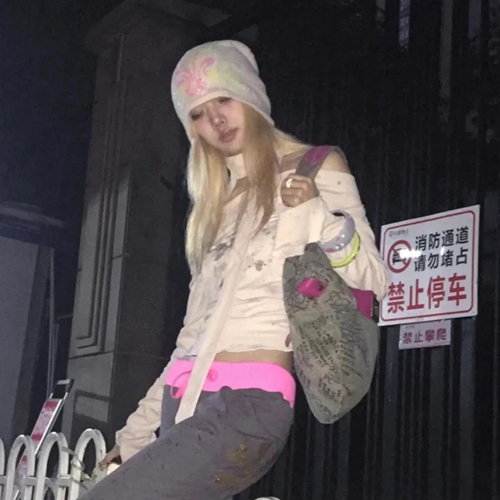 2KWEIRD Japanese Y2k Off Shoulder Tops With Scarf Trashy 2000s Style Graffiti Print T-shirt Vintage Harajuku Flare Sleeve Tops