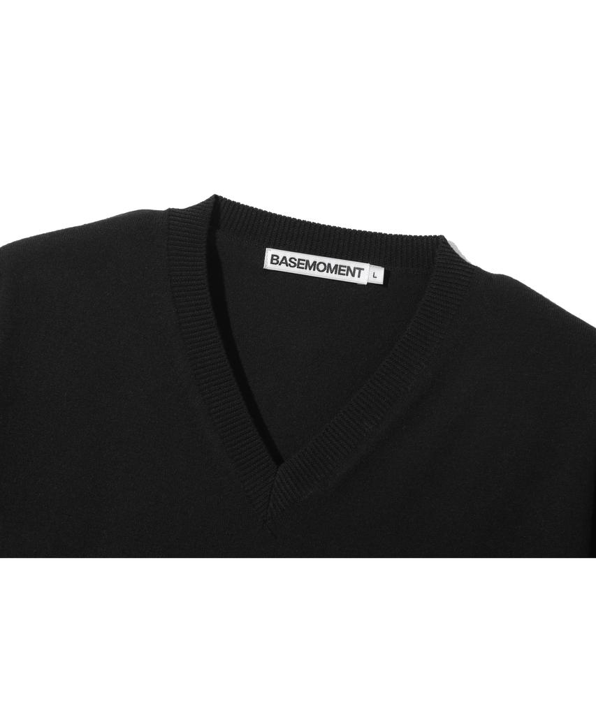 BASEMOMENT Side Slit V-Neck Half Knit Black