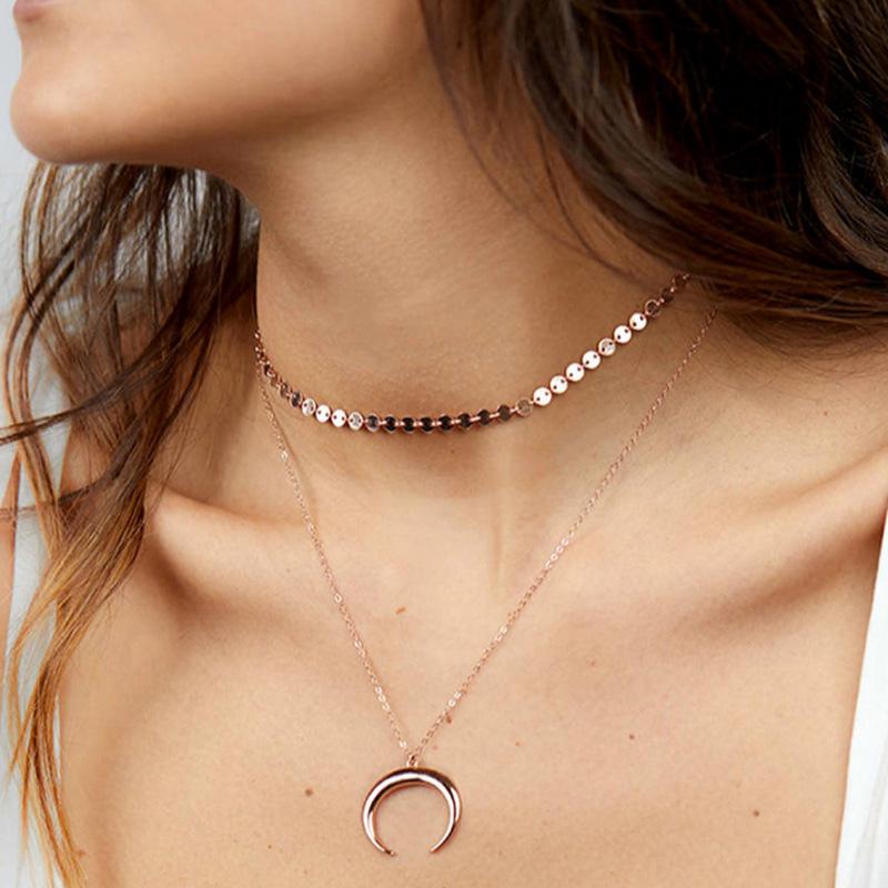 Mode personalisierte Streetstyle Schlüsselbeinkette Frau, doppelt paillettenbesetzte handgefertigte Kette Mondanhänger Halskette