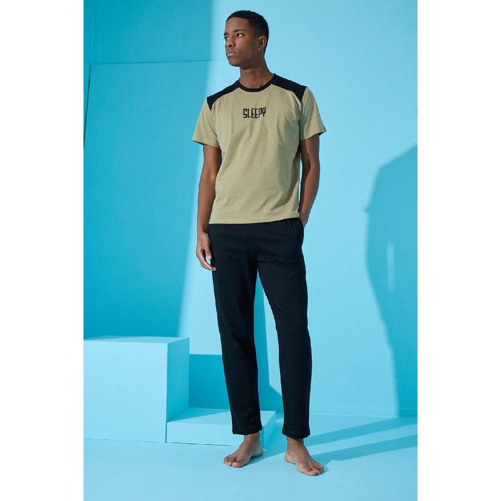 Khakifarbenes Sleepy-Pyjama-Set mit kurzen Ärmeln und sechs langen Ärmeln für Herren