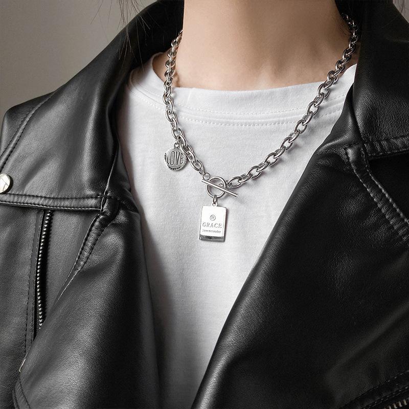 Retro Tag Personality Hip Hop Jumping Titanium Steel Necklace Female Cold Wind Niche Design Sense Collarbone Chain