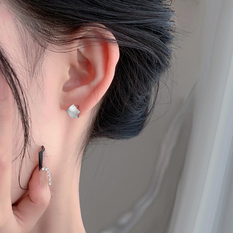 Geometrischer Quadratischer Gebürsteter Ohrstecker Schlichtes Design Kleine Quadratische Ohrringe für Damen Neuer Stil