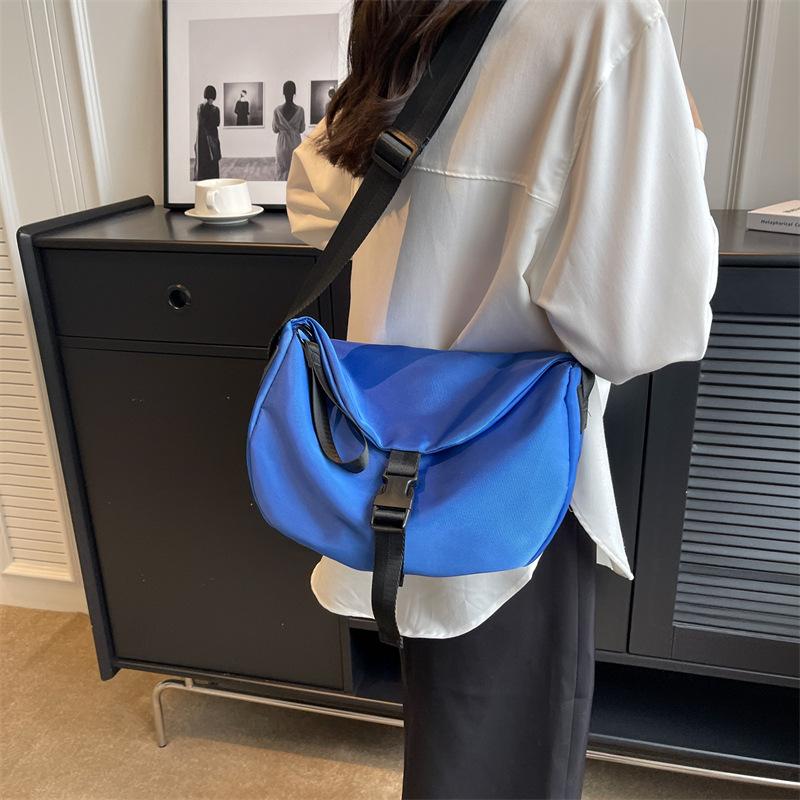 Casual Versatile Shoulder Oblique Span Bag New Large-capacity Commuter Shoulder Bag Niche Design Fashion Trend Flip Bag