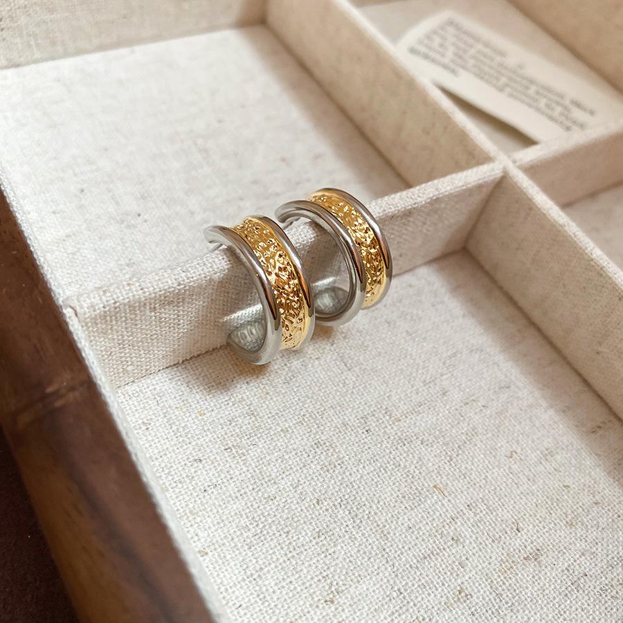 

Two-color C-shaped earrings, simple and personalized design earrings, fashionable and versatile earrings, niche and high-end sense