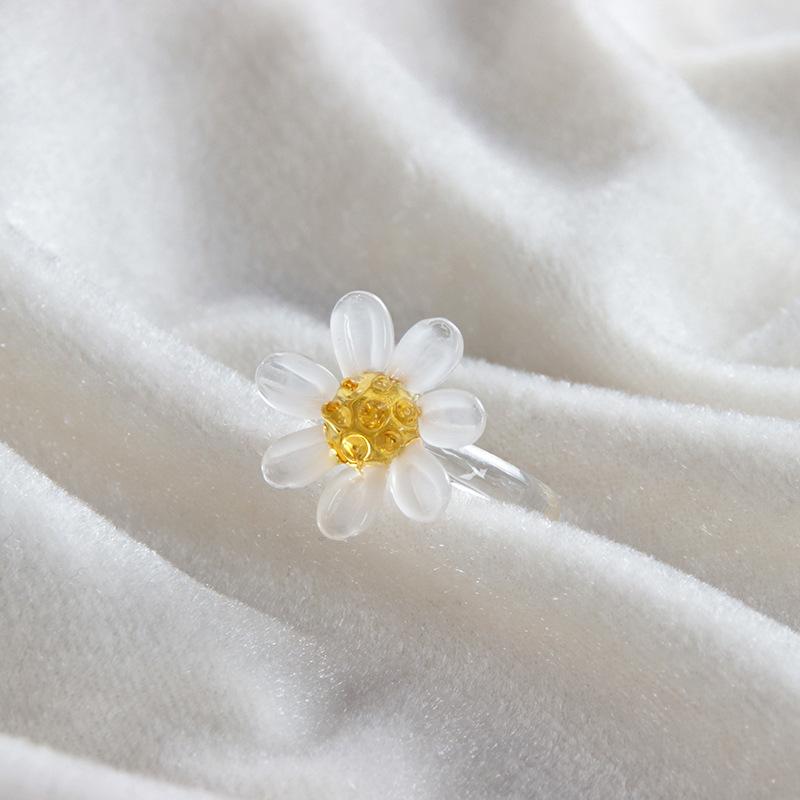 Handmade Glaze Glass Flower Ring Crystal Daisy Sunflower Jewelry Accessories for Women Exquisite Small Clover Rings Girls Gift