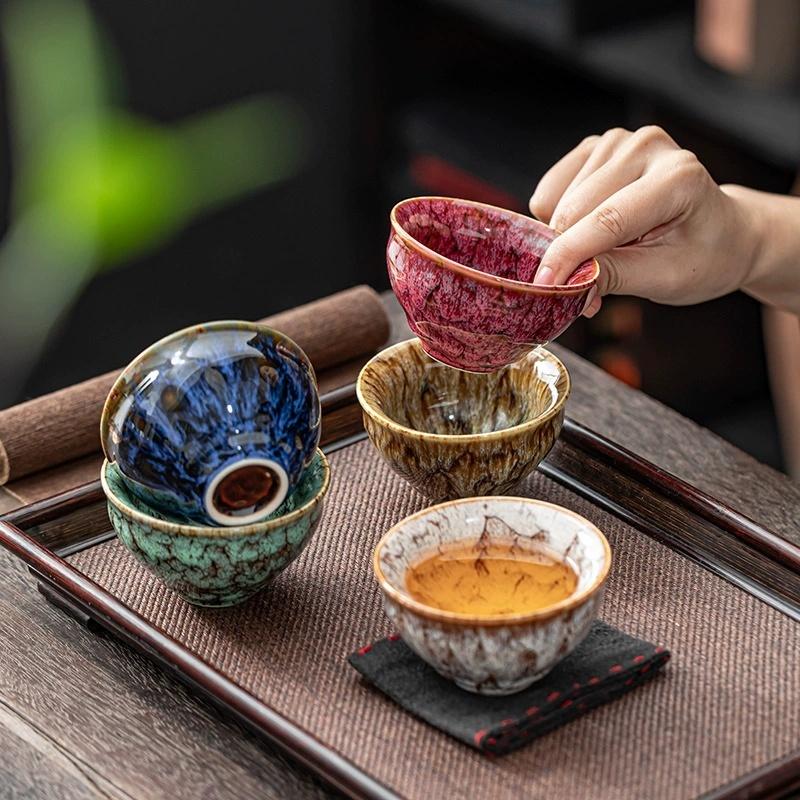 2026 Neues Set handgefertigter Keramik-Teetassen, insgesamt 5 Stück, Traditionelle Ofen-veränderte Wuxing Kung Fu Teetasse, Jianzhan-Stil
