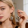 1 Paar Ohrhaken mit Strassstein-Inlay Fußball-Thema Design Hängeohrringe Sportlicher Stil Schmuck Geschenk Tägliches Tragen