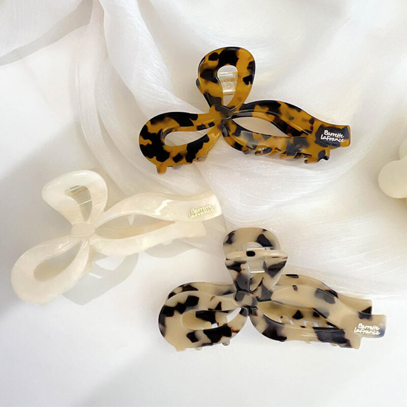 Glasses, beanies, parasols, sun caps, hair clips, and more~ miscellaneous goods collection