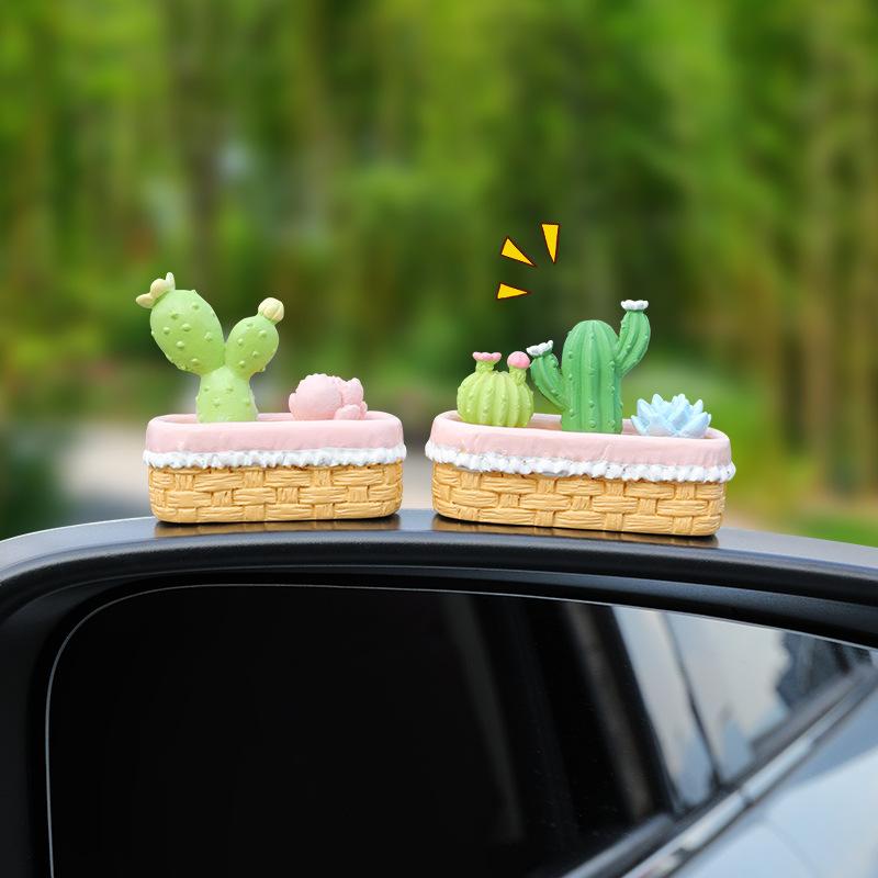 Hyacinth Multi-leaf Small Figurine, Cartoon Mini Car, Center Console Decoration, Strawberry Cute Car Accessory Figurine