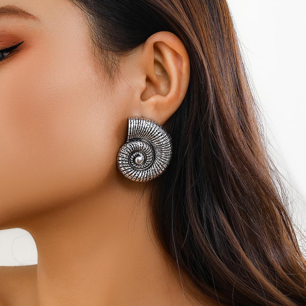 Salircon Gothic Creative Design Metal Conch Stud Earrings Punk Aesthetics Gold Color Earrings Women's Summer Beach Jewelry Gift