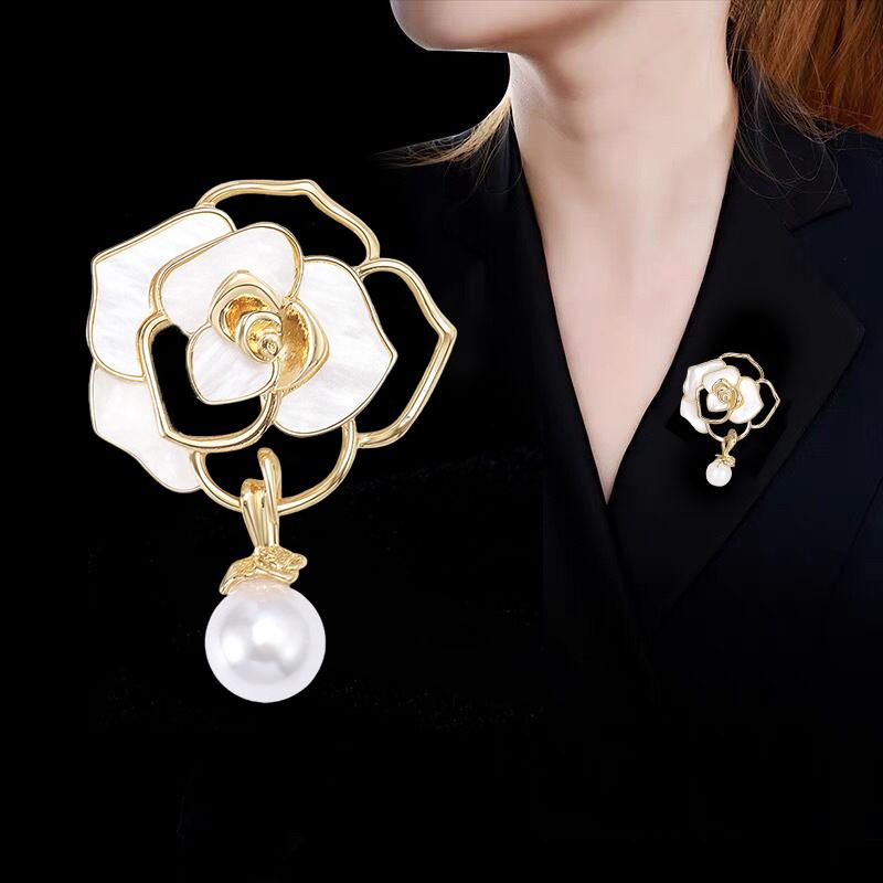 Elegant White Black Camellia Flower Brooches Pins For Women Beautiful Flower Plant Dressing Clothes Corsage Jewelry Accessories