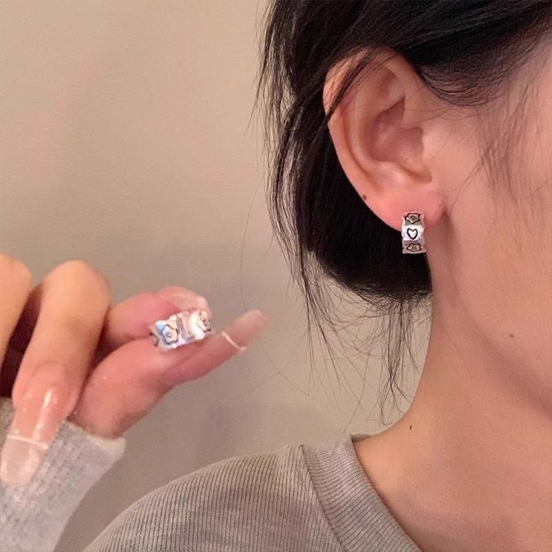 Simple Graffiti Flower Earrings Niche High-end Autumn Winter Temperament Light Luxury Fashion Women's Versatile Trendy Earrings