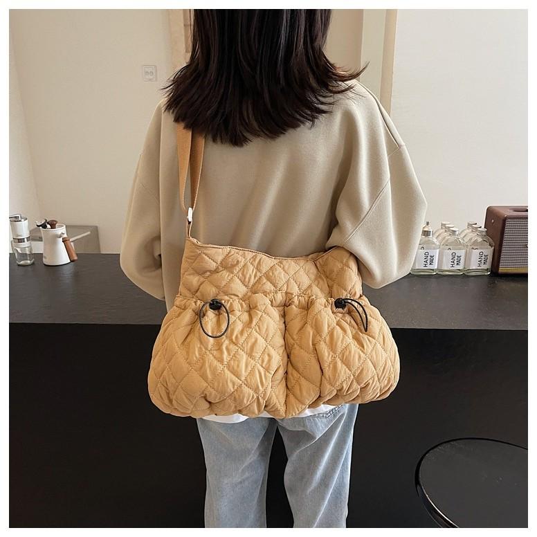 Ielgy Casual Commuter Large-Capacity Shoulder Bag Trendy Lightweight Cotton Padded Clothes Rhombus Cloud Bag