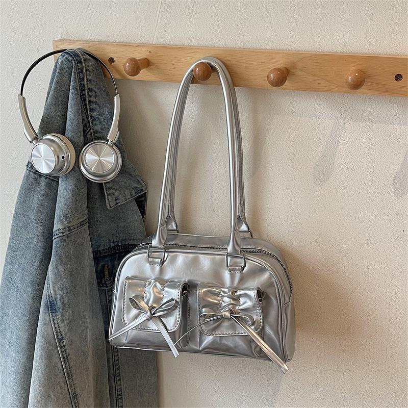 

Универсальная сумка-багет подмышку женская новая однотонная модная нишевая дизайнерская сумка-мессенджер для通勤