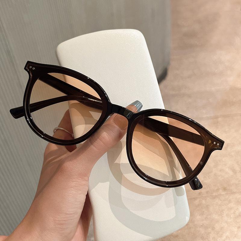 Fashion Style Sunglasses Women Rivets Decoration Anti-Glare Women'S Sun Glasses Beach Playing Man Sunglass