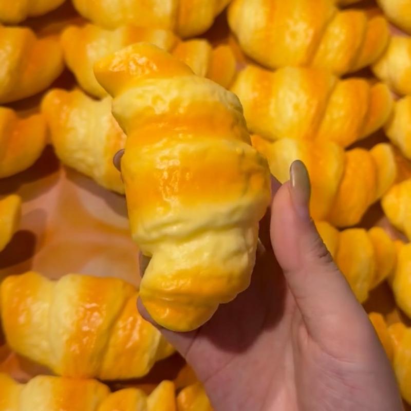 Anxiety Relief Slow Rebound Toy 1Pcs Fun Croissant Cat Paw Fried Dough Stick Squishy Squeeze Toy for Home Office Relax Gift