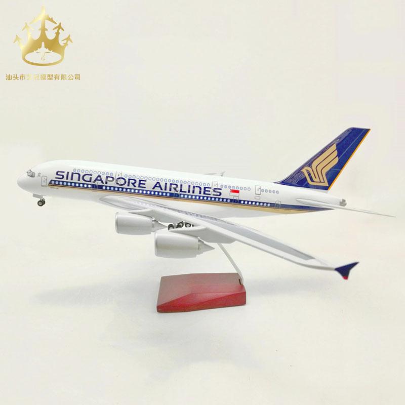 Airbus A380 Singapore Airlines with Wheels and Lights Simulation Aircraft Model Civil Aviation Model Gift Ornament