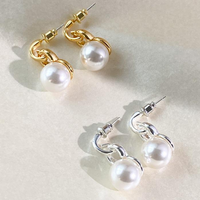

Retro White Pearl Drop Earrings with Light Bulb Design золотой