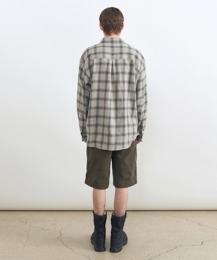 INSILENCE Garment-Dyed Bermuda Shorts Brown