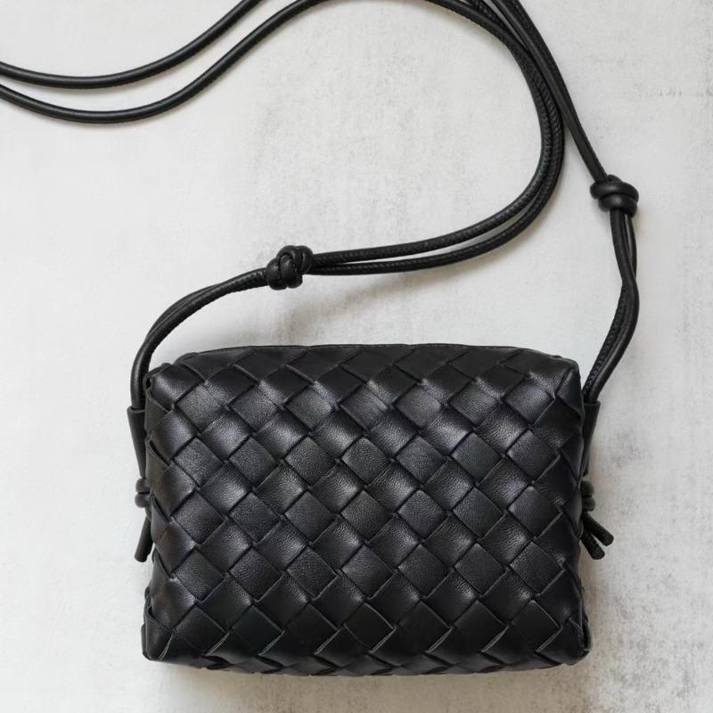 

Versatile fashion sheepskin woven camera bag single shoulder crossbody portable knotted zipper large capacity small square bag crossbody bag 18*11.5*7cm