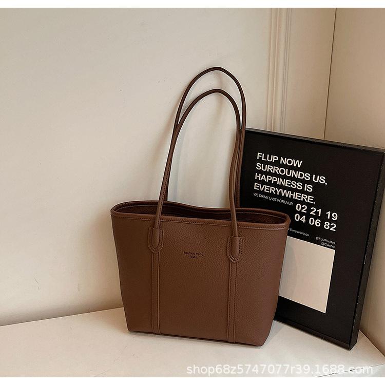 

Retro tote bag women s new fashionable simple large capacity underarm bag casual versatile commuter shoulder bag