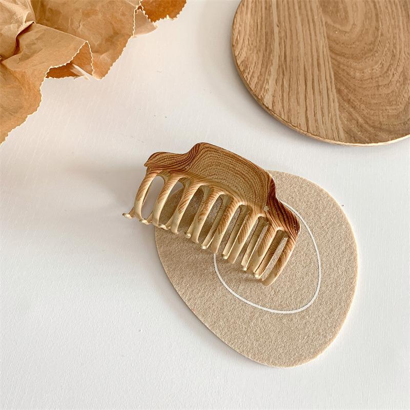 Vintage Mutiple Wood Grain Hair Claws for Women Wood Hair Clamps Crab Geometric Shark Shape Girls Hair Clips Barrette Accessory