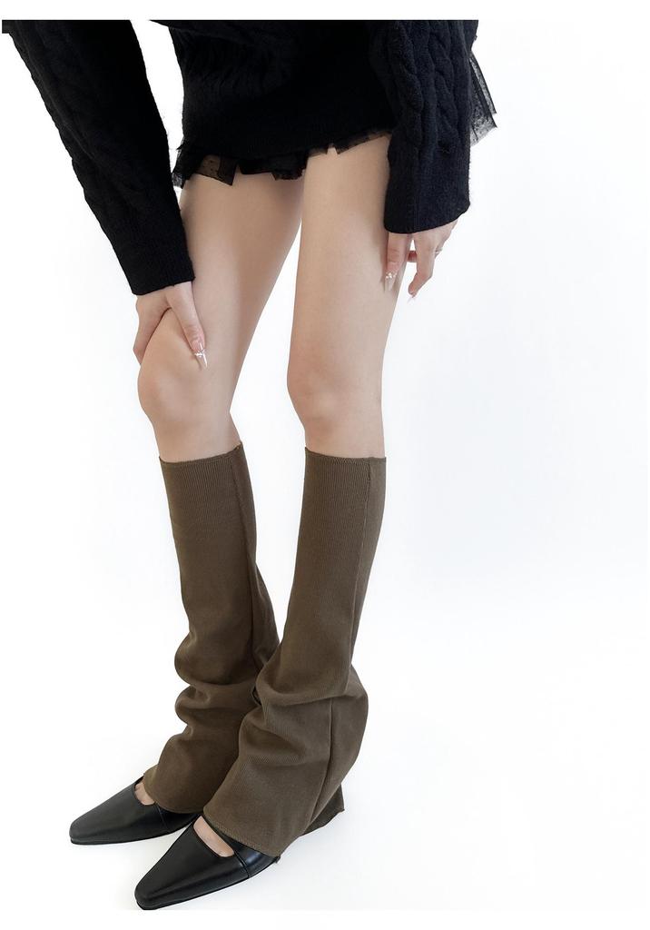 Gray Women's Slimming Micro-Flare Cotton Calf Socks - Solid Color, Elastic, Piled-Up Trapezoidal Leg Covers for Spring and Autumn.