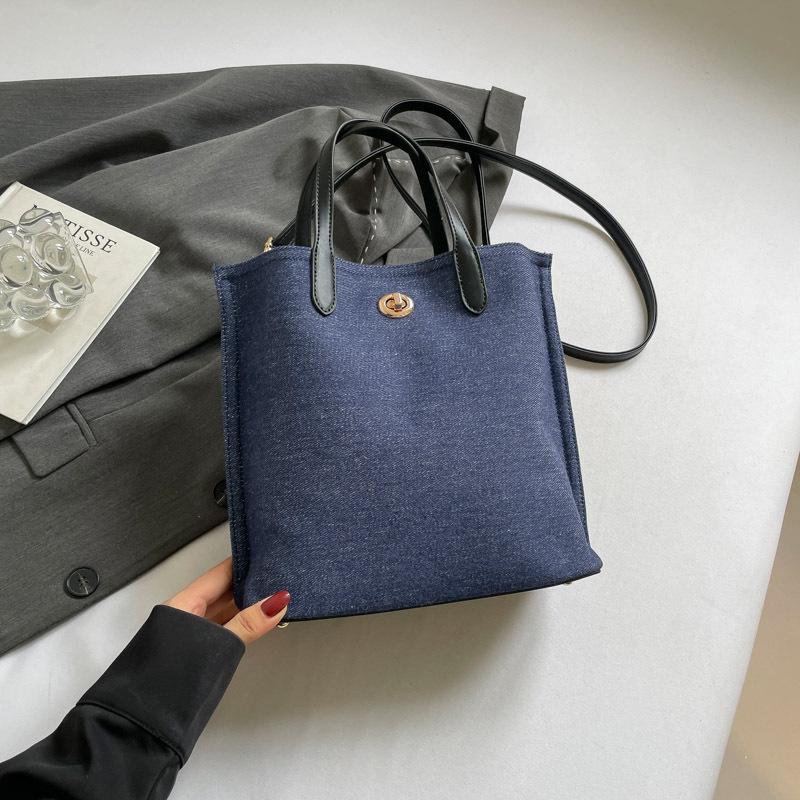 

2025 autumn new fashionable high-value portable small bag, foreign-style small square bag, fashionable and simple messenger small bag for women темно-синий