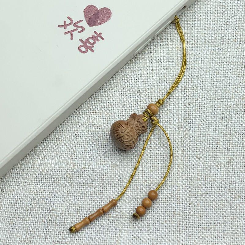 Peach Wood Lotus Plum Blossom Charm Keychain: Ancient-Style Pendant for Men & Women with Silk Flowers