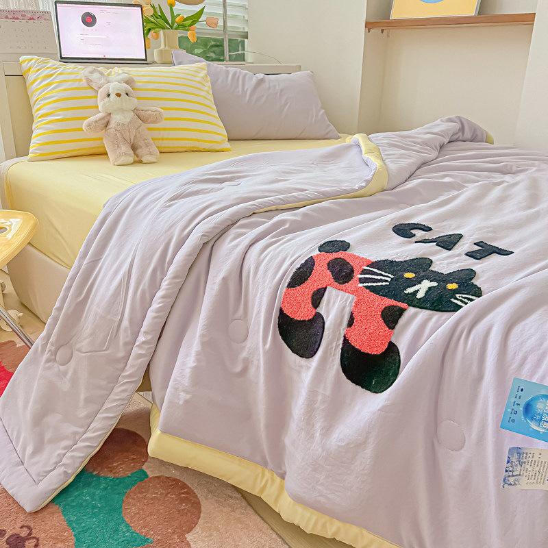 Hello Kitty 2026 Summer Quilt Set: New Style, Air Conditioning Compatible, Machine Washable, Single Student Four-Piece.