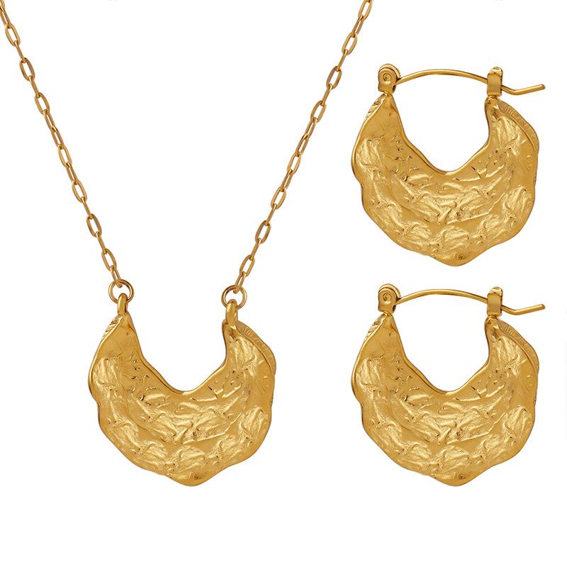 European-American Hammered Texture Pleated Choker and Titanium Steel Necklace Earring Set