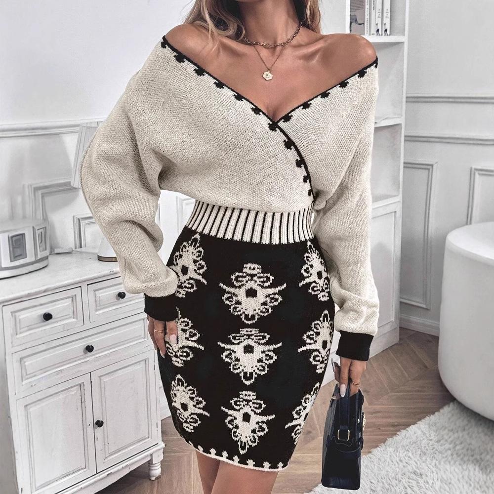 

Женское облегающее платье осеннего сезона 2024 года однотонного цвета с V-образным вырезом и высокой талией M